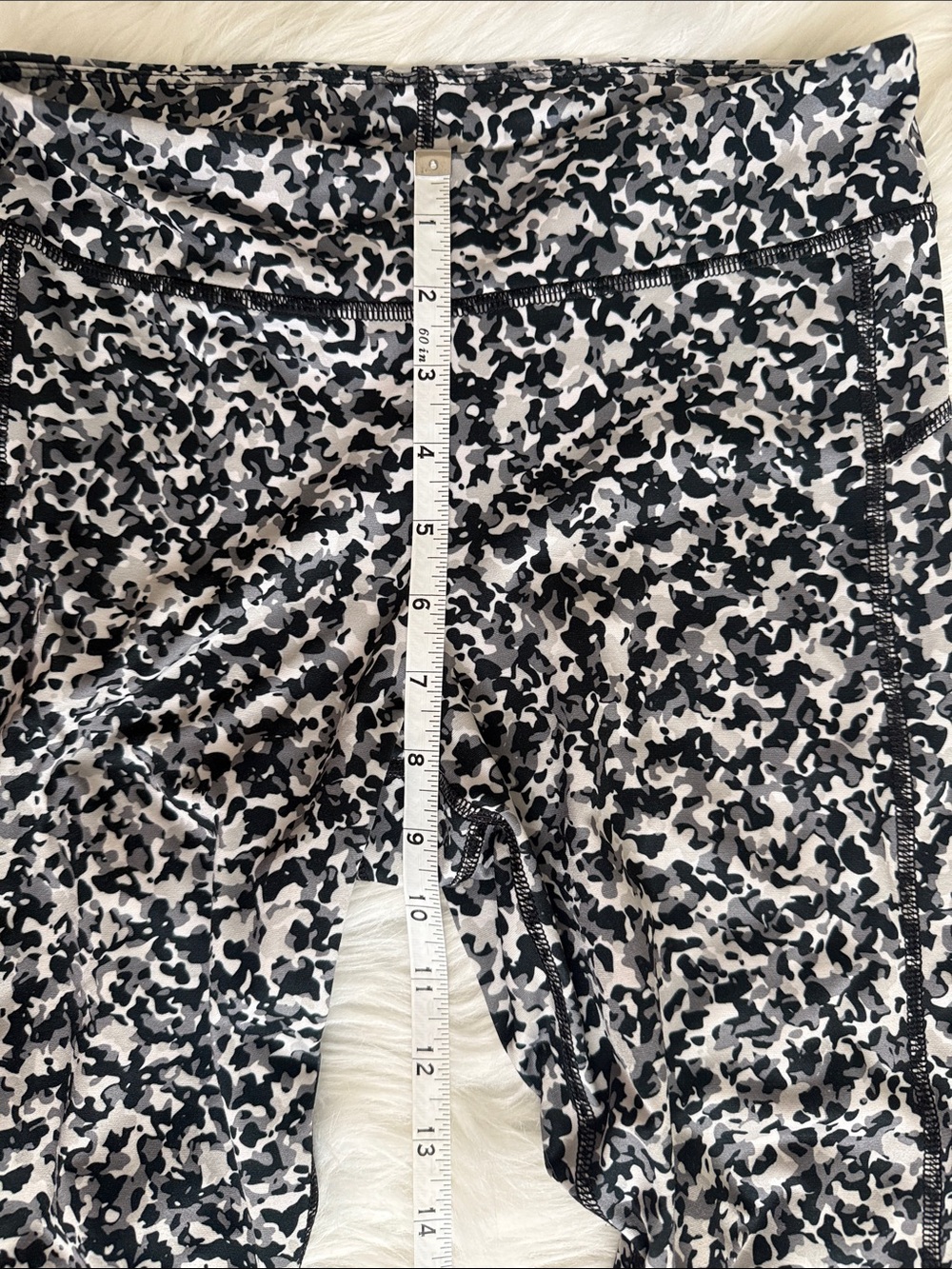 Under Armour Women’s Black & Gray Printed Capri Leggings Size Small - Picture 5 of 8